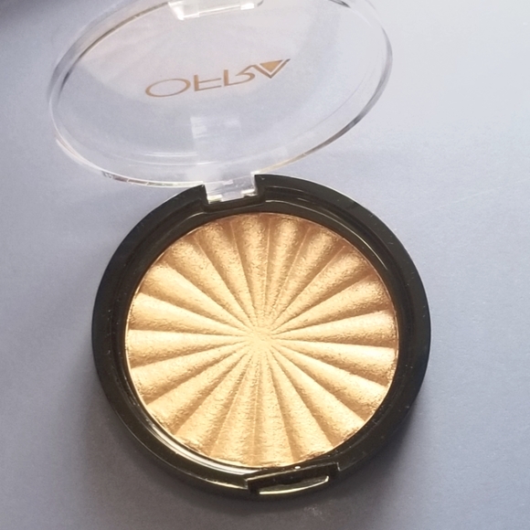 Elf Eyeshadow and Ofra Highlighter - Picture 2 of 5